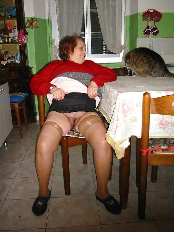 25P Granny Naked 04