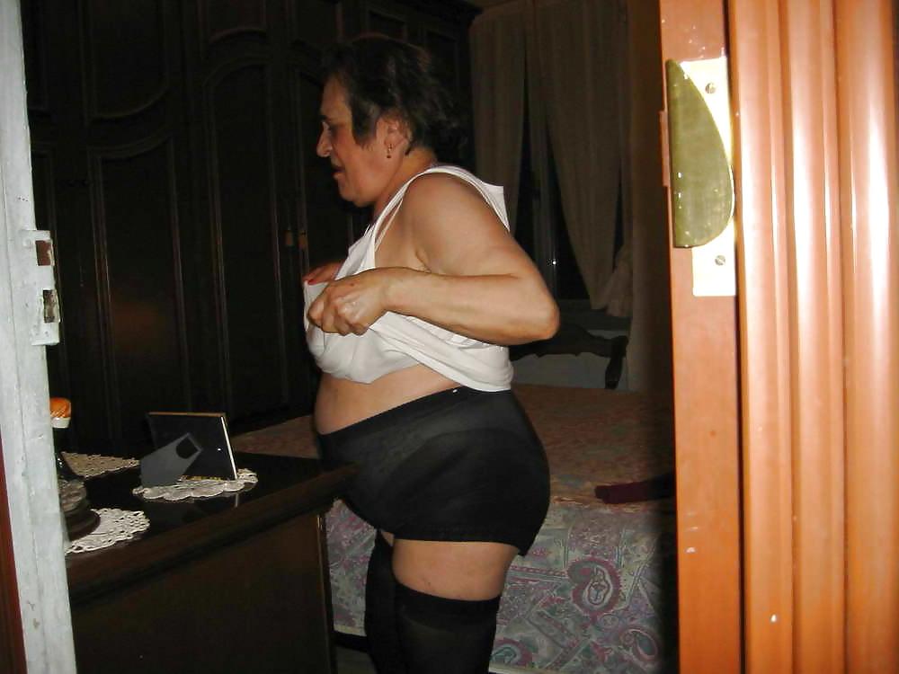 25P Granny Naked 04