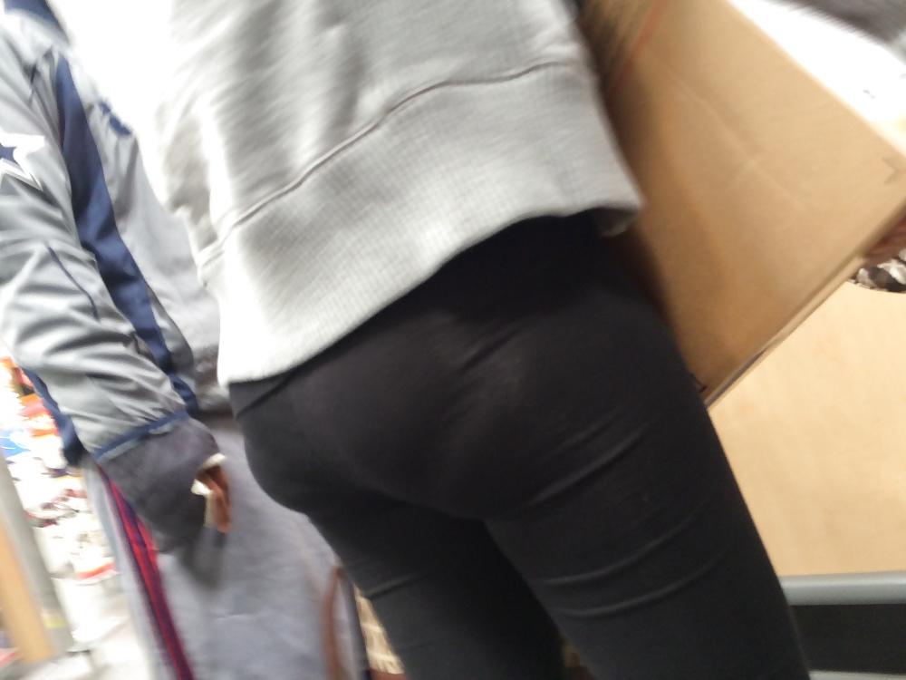 5P MILF Ass Yoga Pants