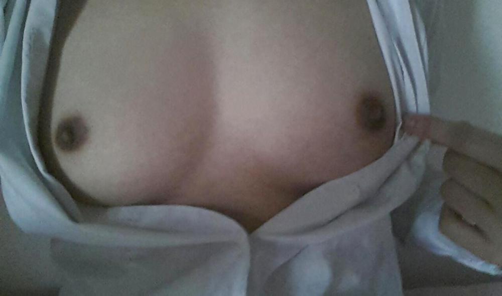 16P Korean milf shows pussy