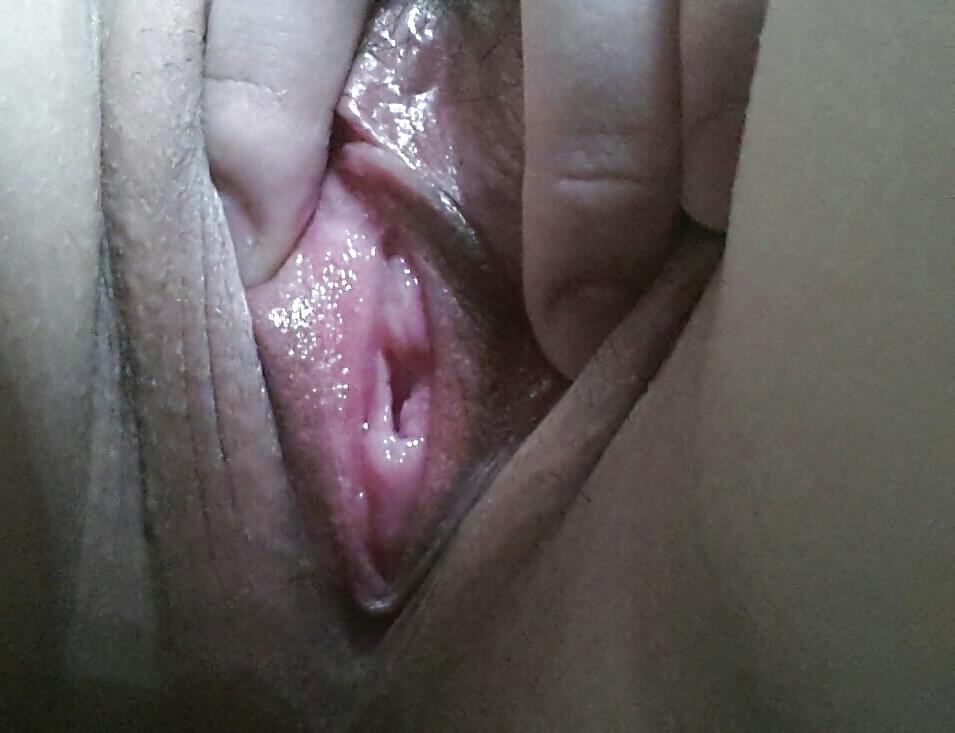 16P Korean milf shows pussy