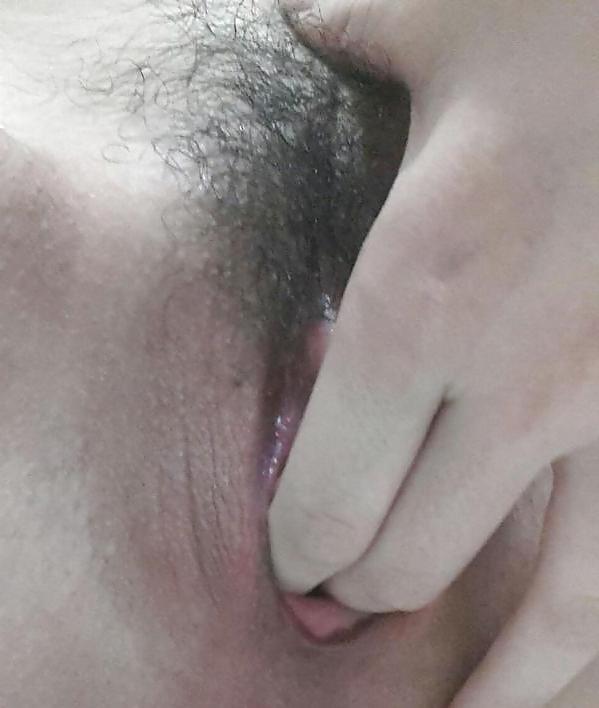 16P Korean milf shows pussy