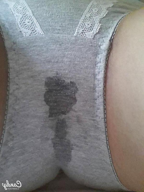 16P Korean milf shows pussy