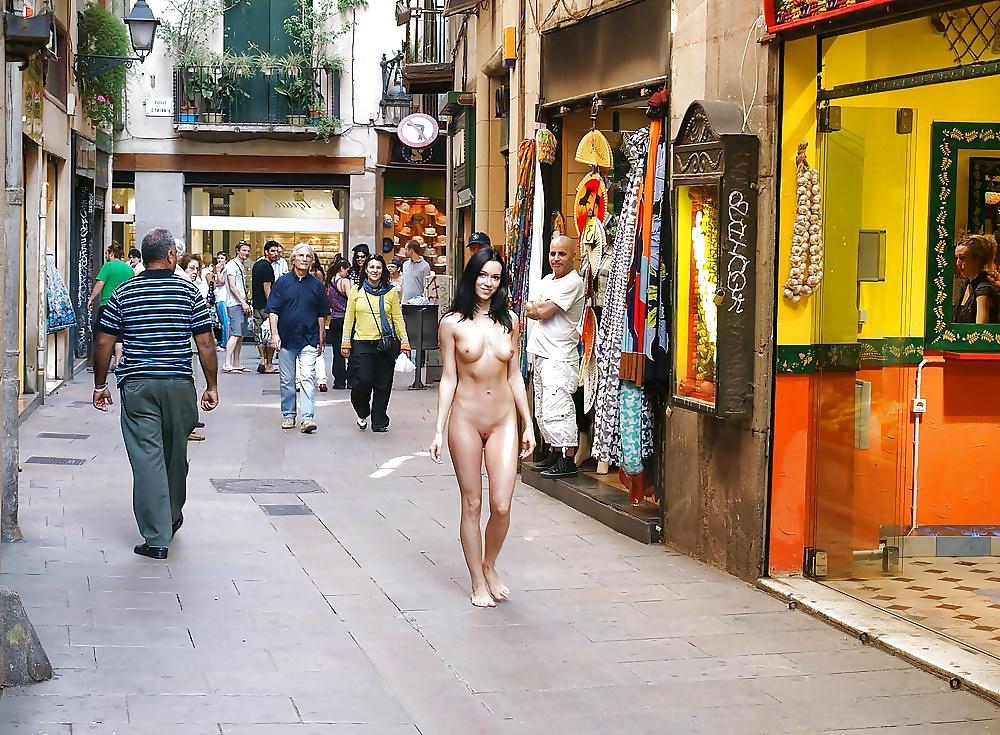 25P Public 35 outdoor flashing nudist