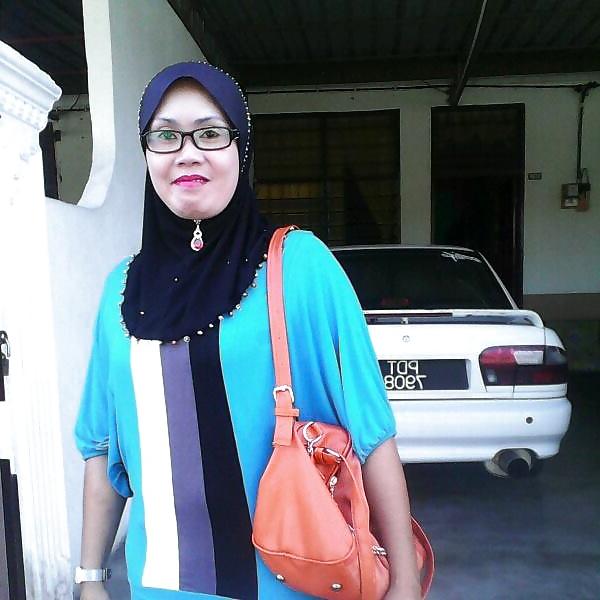11P Malay-milf tudung berumur yang kuat seks