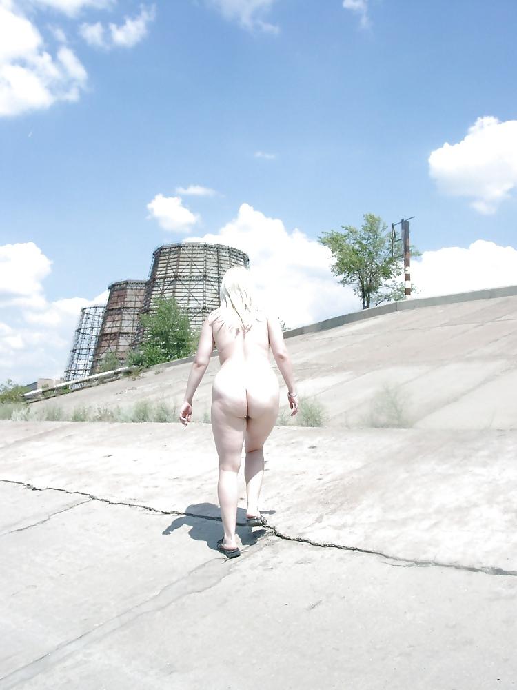 14P I flashing naked outdoor!