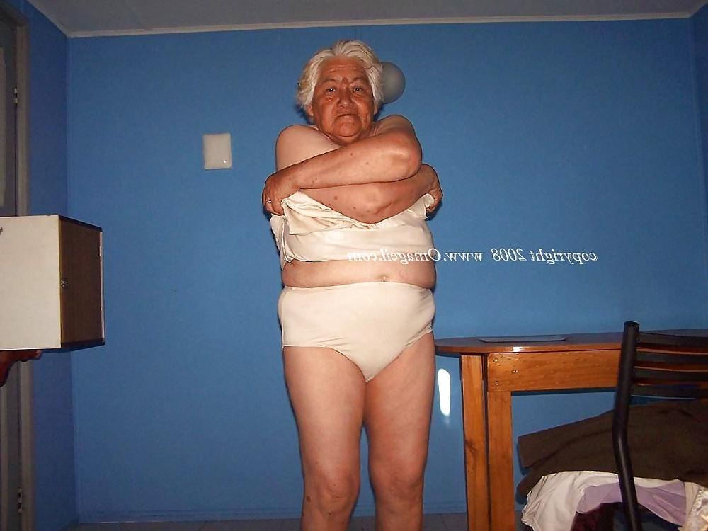 25P Granny Naked 05