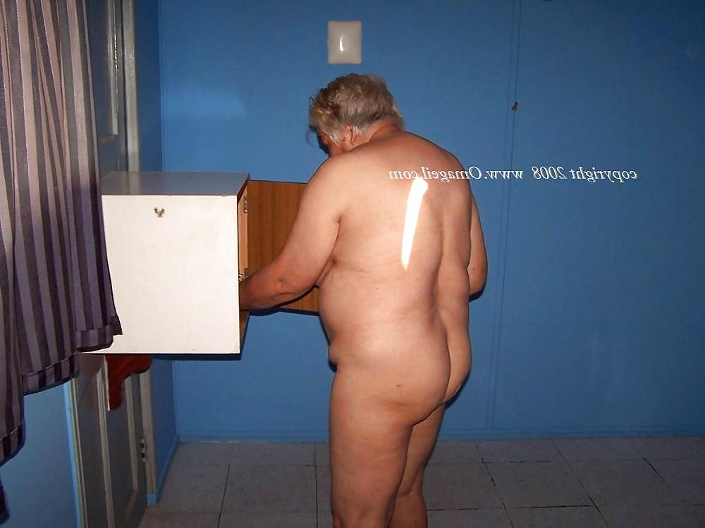 25P Granny Naked 05