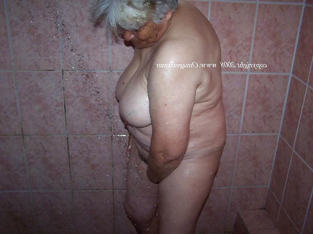 25P Granny Naked 05