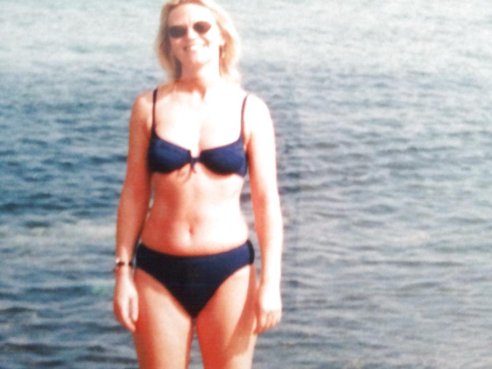 17P Blonde ex on the beach