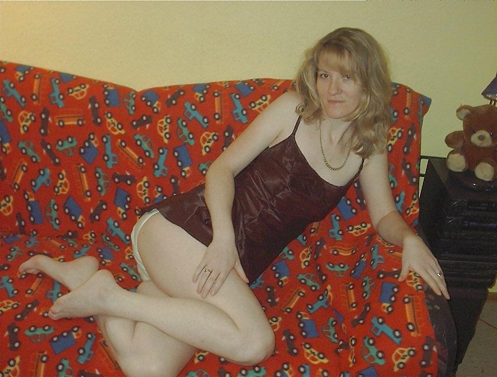 25P Blonde reife Frau in der Windel