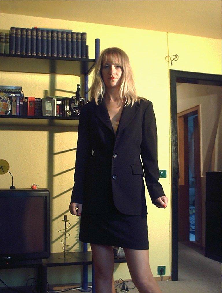 25P Blonde reife Frau in der Windel