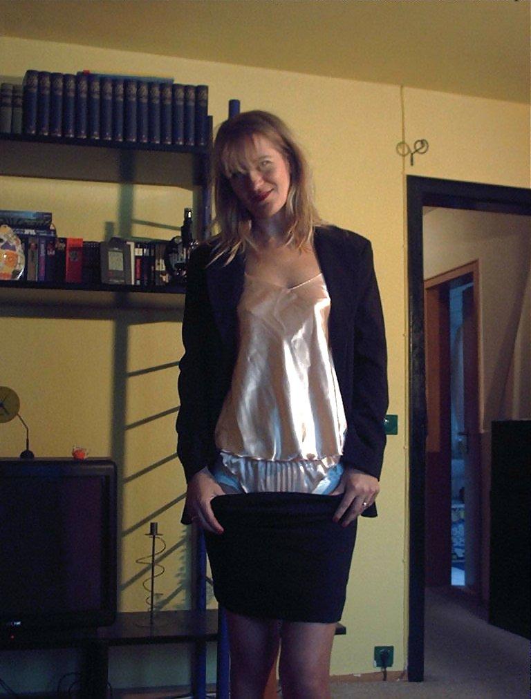 25P Blonde reife Frau in der Windel