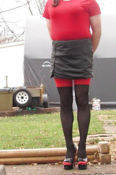 8P Secretary outside