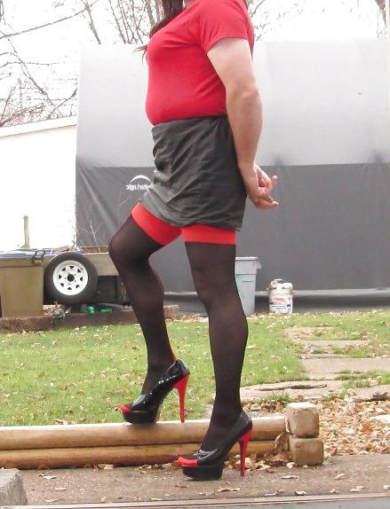 8P Secretary outside