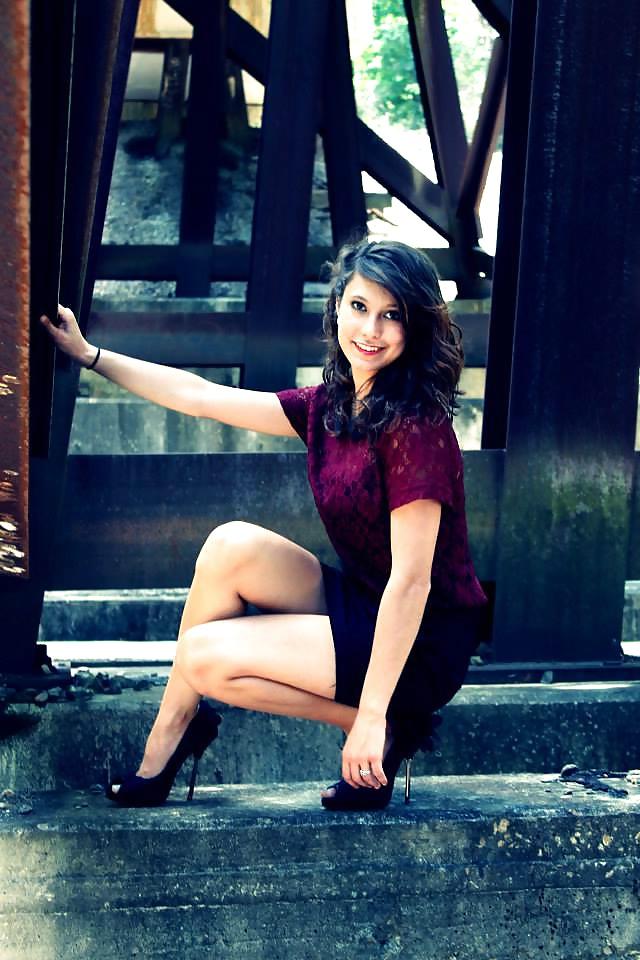 11P Brunette to seduce