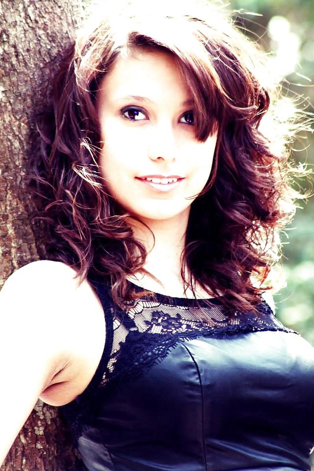 11P Brunette to seduce