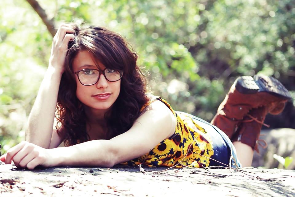 11P Brunette to seduce