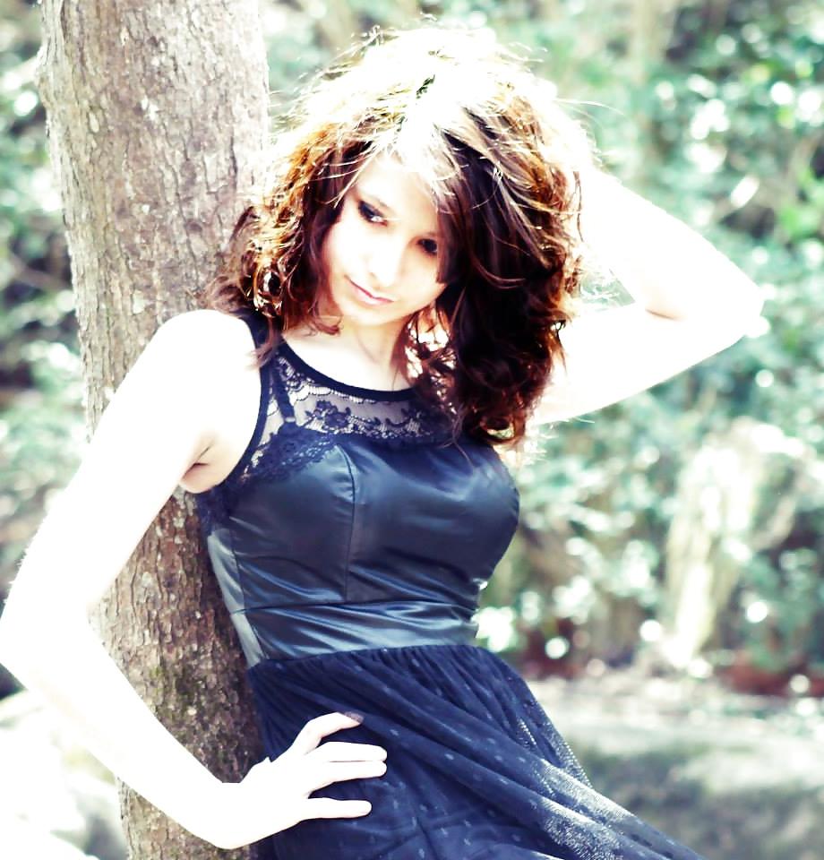 11P Brunette to seduce