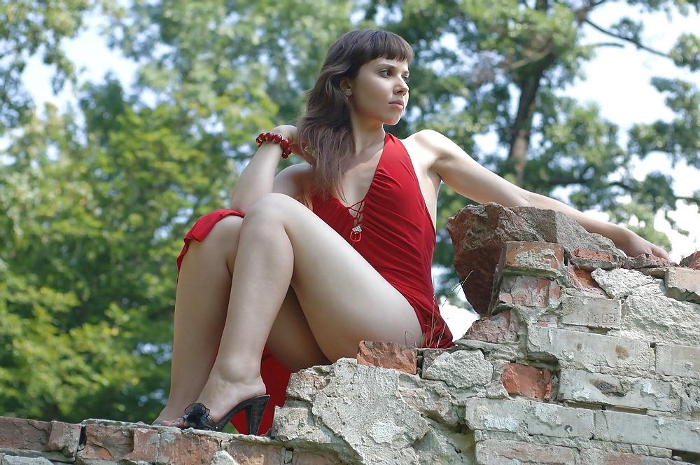 16P Hairy pussy in the red