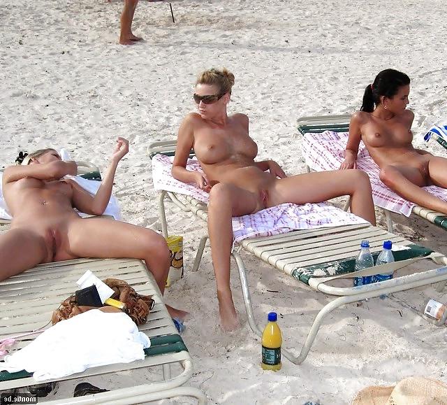 25P Topless Beach Babes - Some Nude 3