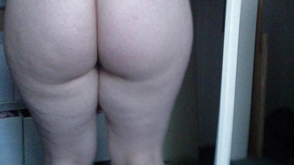 10P Sexy milf shows ass and hairy pussy