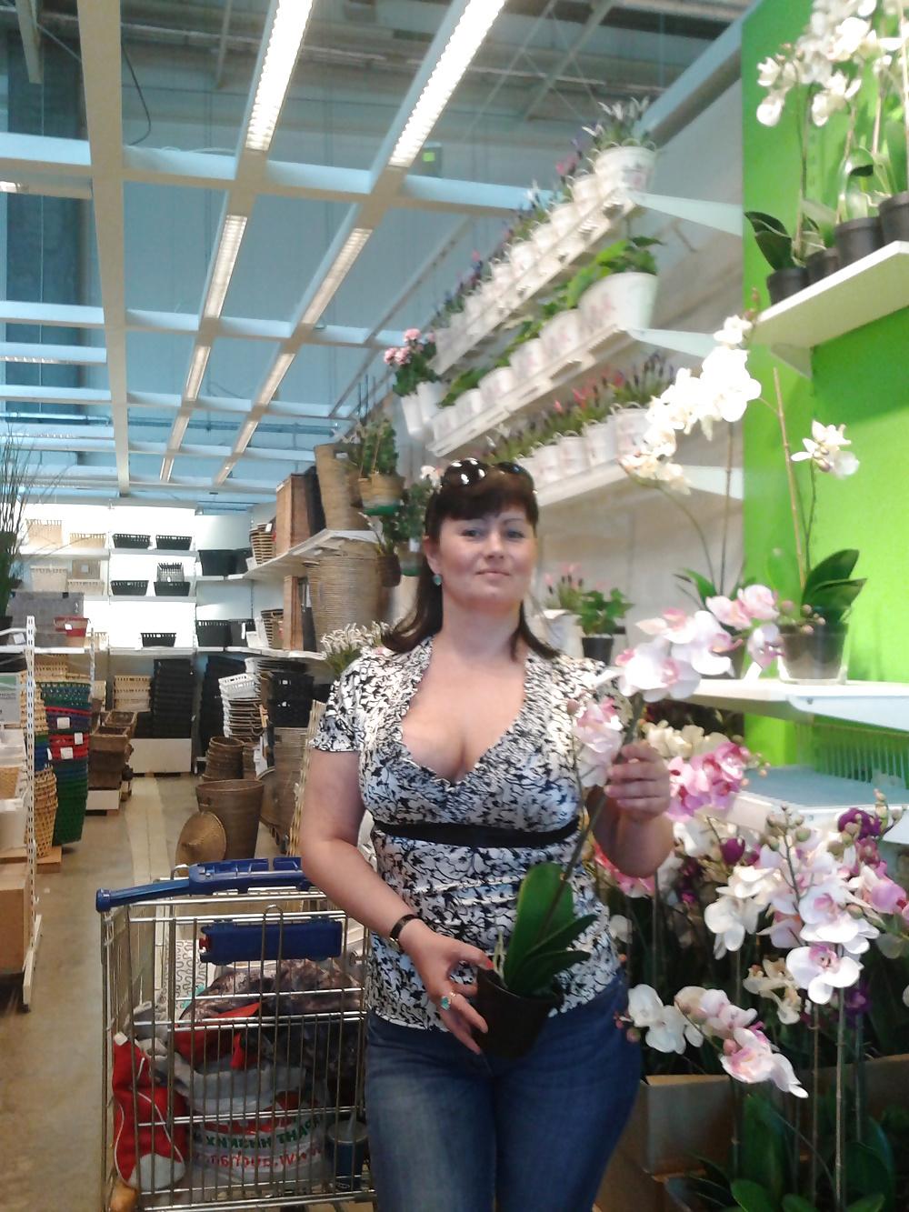 16P Busty Russian Woman 2040
