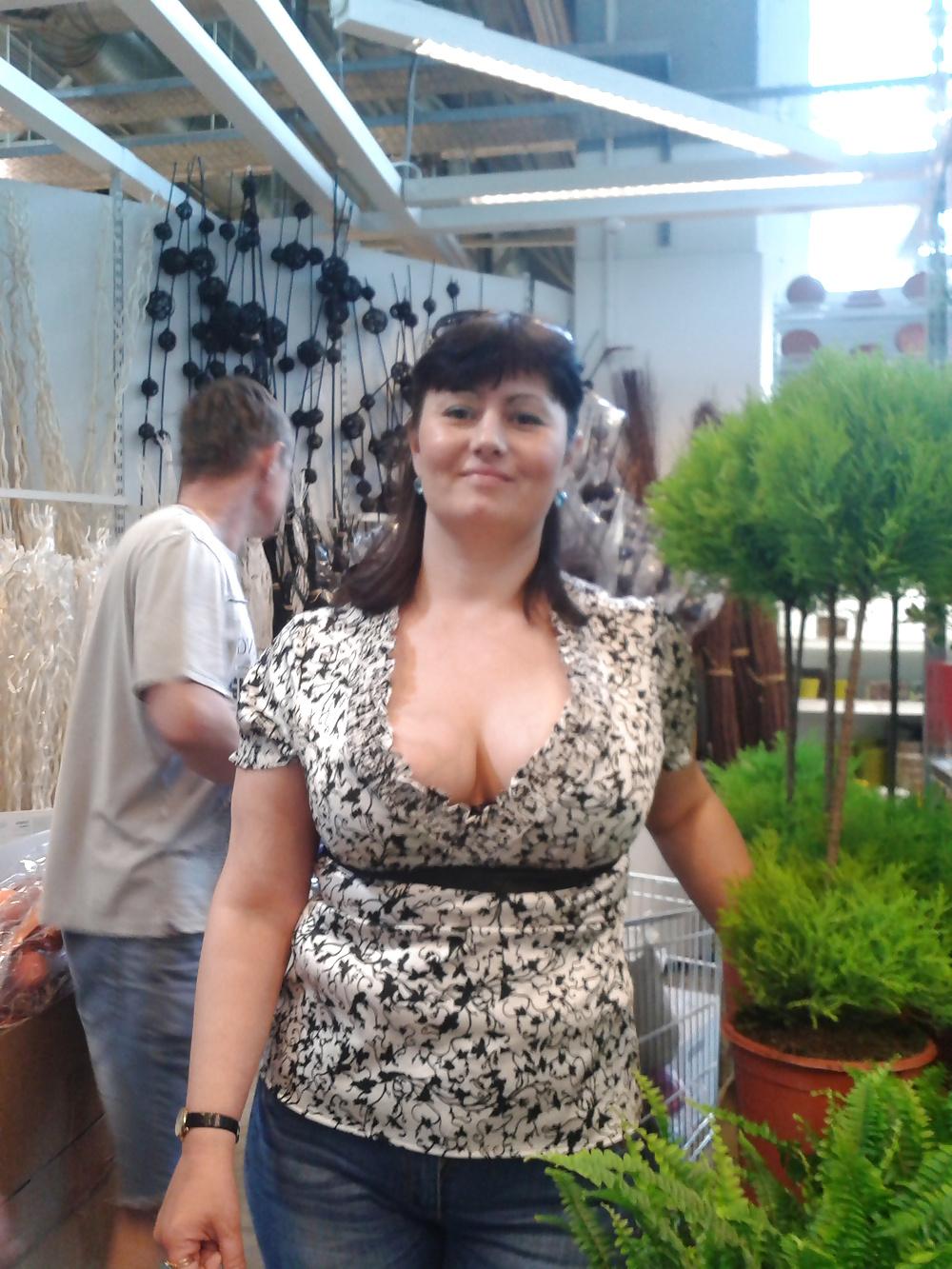 16P Busty Russian Woman 2040