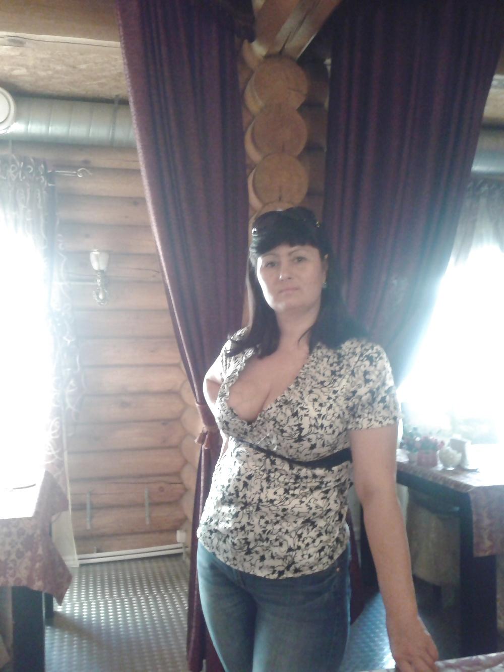 16P Busty Russian Woman 2040