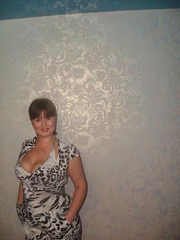 16P Busty Russian Woman 2040