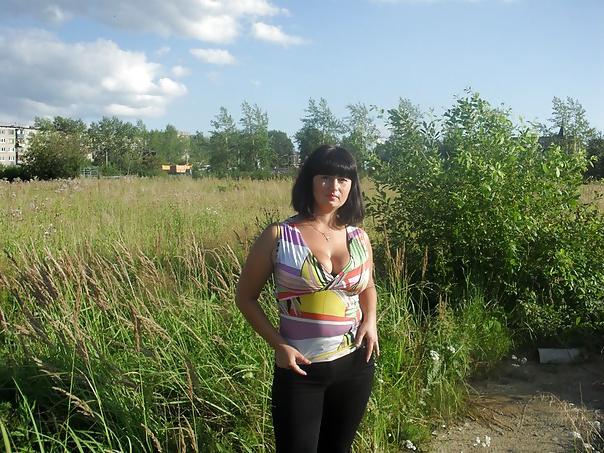16P Busty Russian Woman 2040