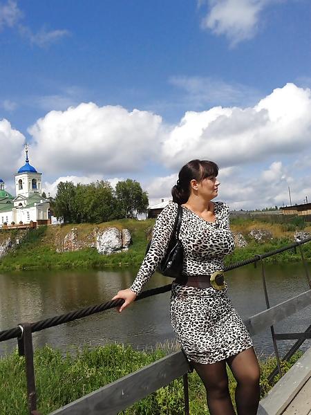 16P Busty Russian Woman 2040