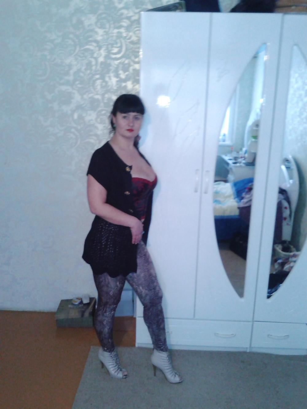 16P Busty Russian Woman 2040