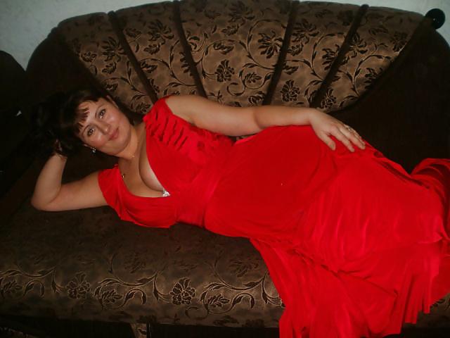 16P Busty Russian Woman 2040