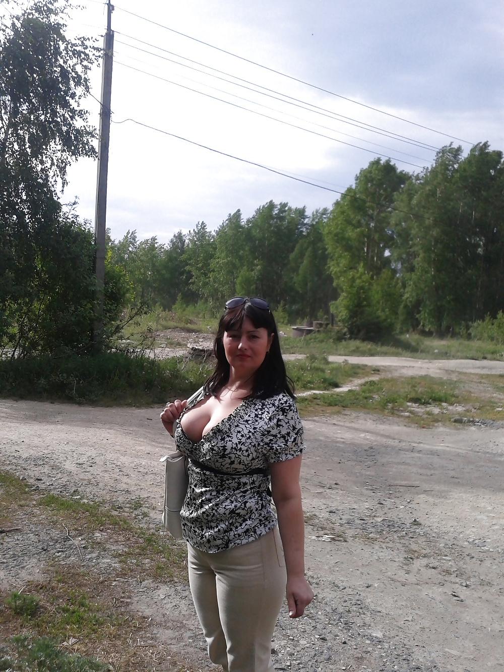 16P Busty Russian Woman 2040