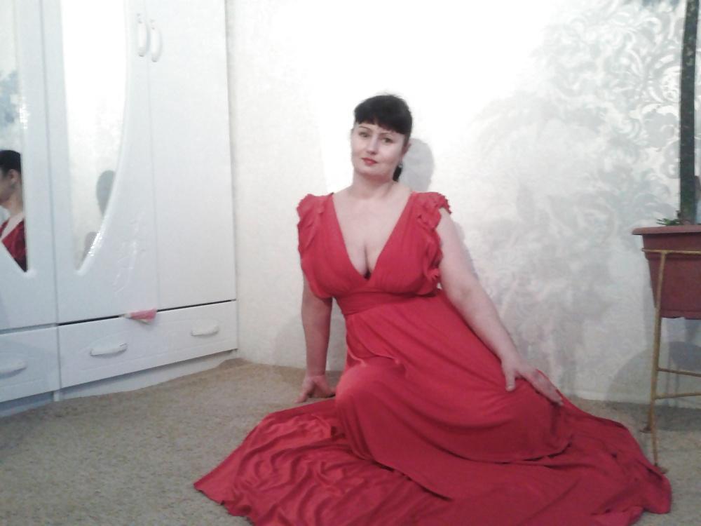 16P Busty Russian Woman 2040
