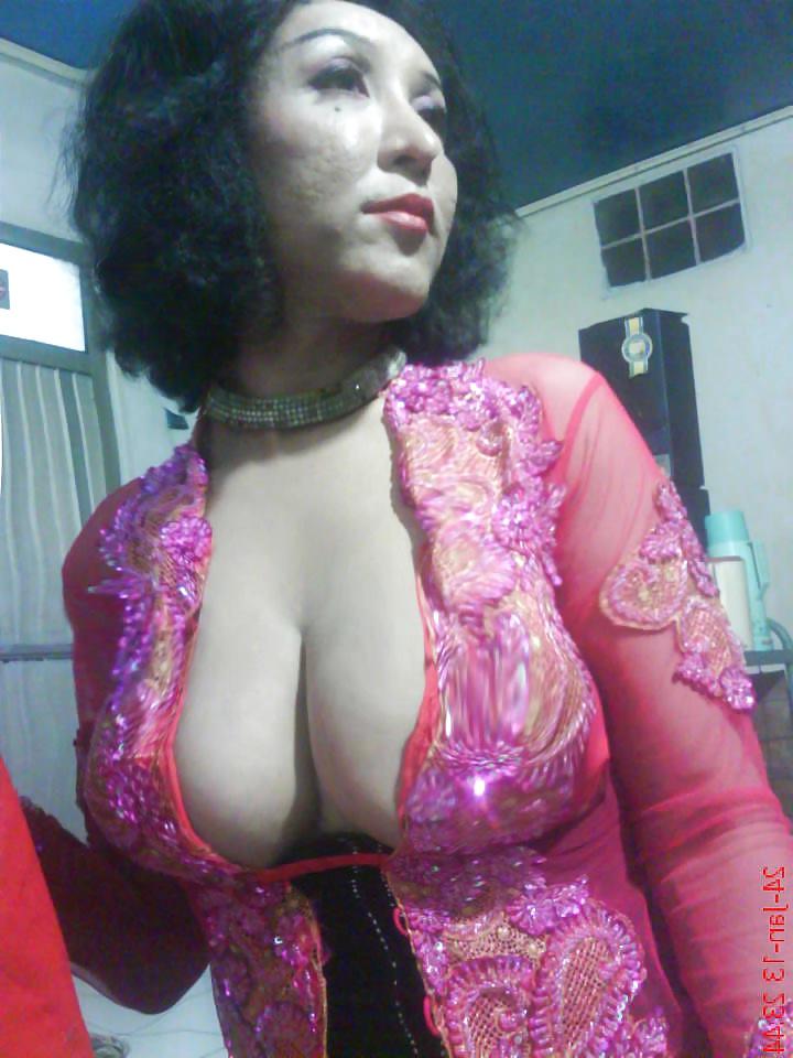 25P Hot Indonesian Milf! Now I am in Love! 