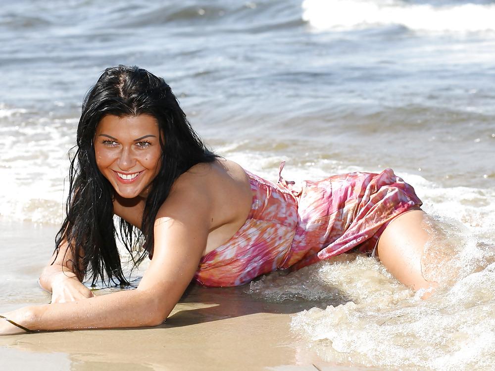12P Iwona Wegrowska on the beach