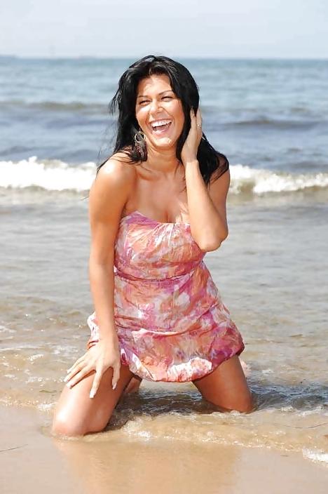 12P Iwona Wegrowska on the beach