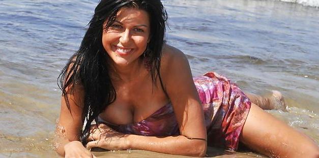12P Iwona Wegrowska on the beach