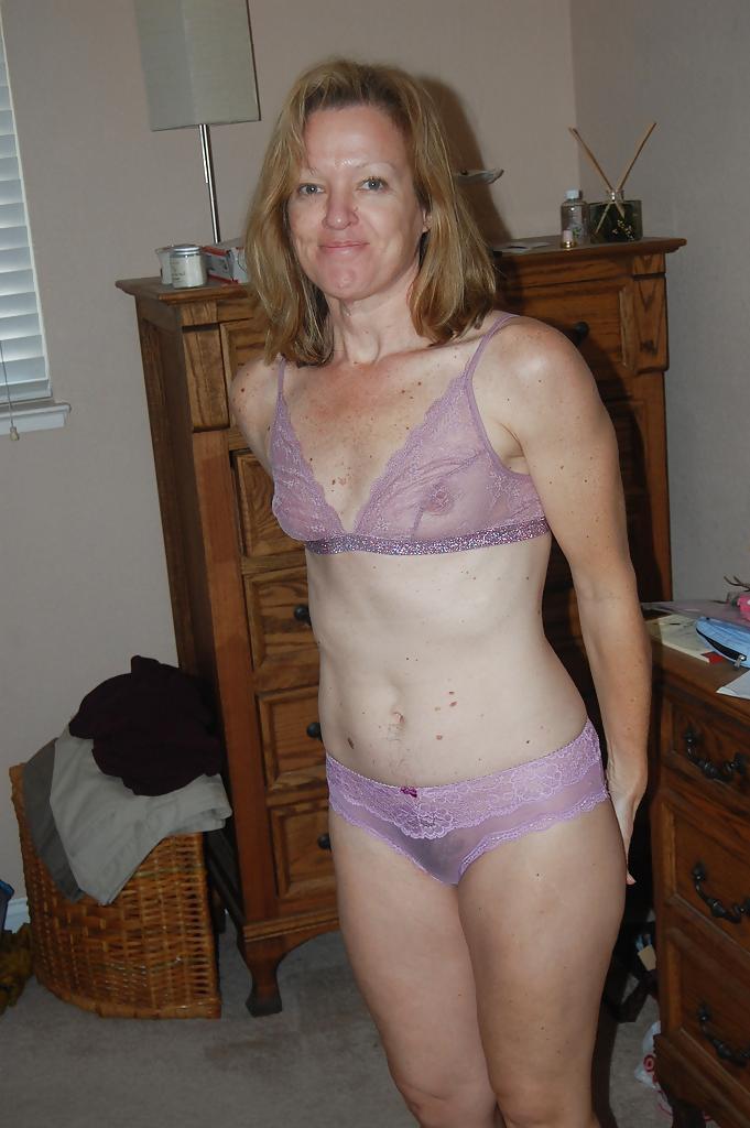 25P SEXY WIVES AND GIRLFRIENDS 16