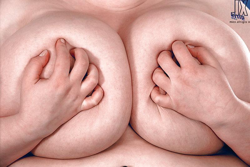 25P Big Tits on BBW MILF Laura