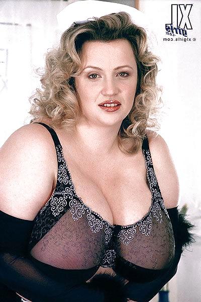 25P Big Tits on BBW MILF Laura