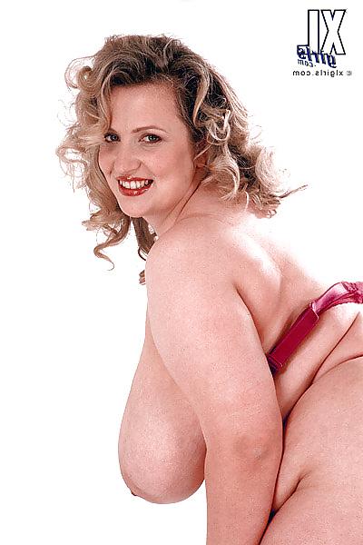 25P Big Tits on BBW MILF Laura
