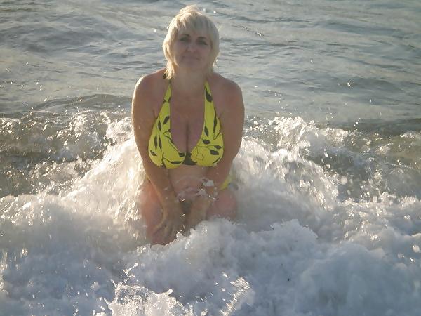 22P Busty Russian Woman 2054