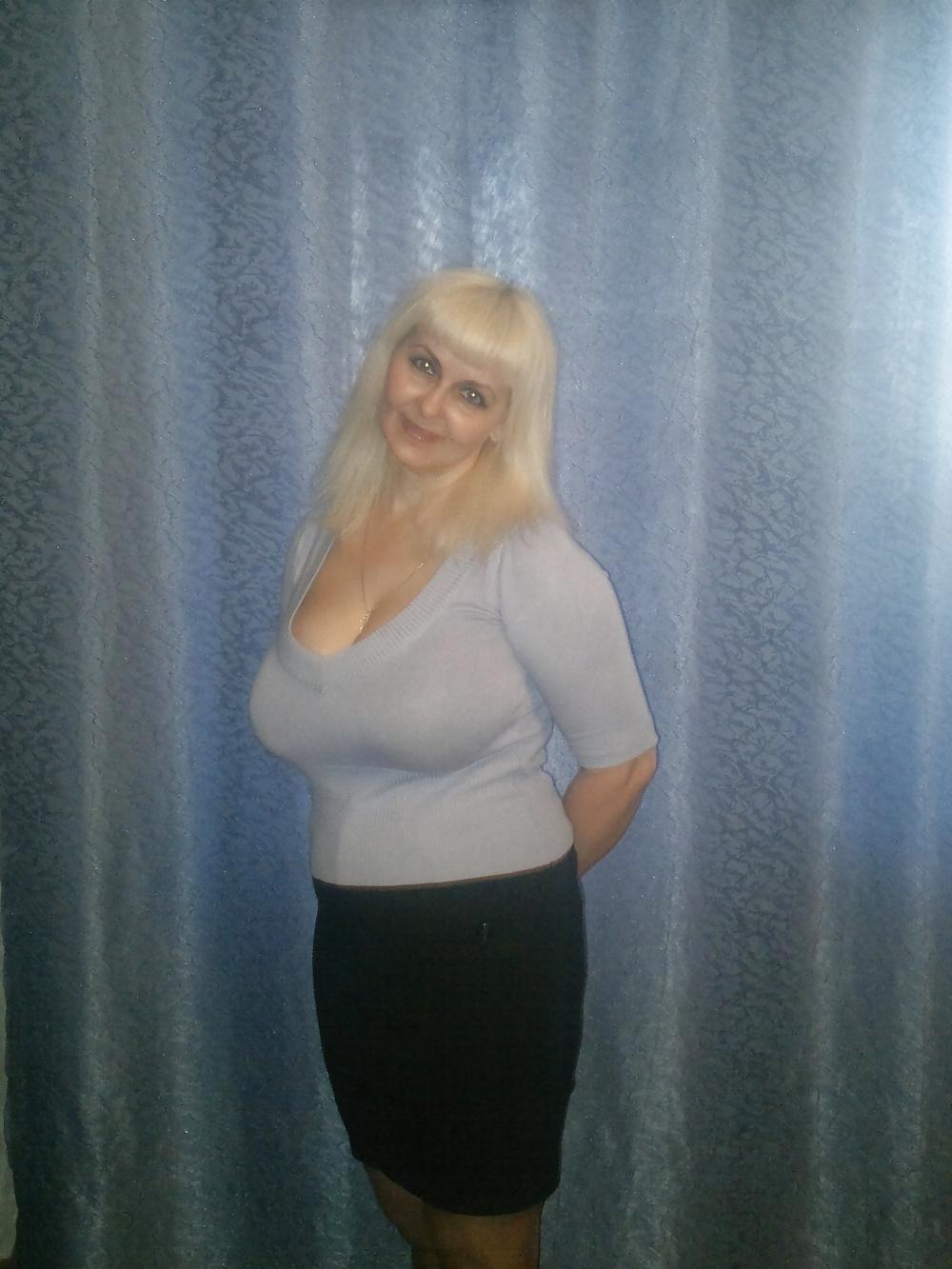 22P Busty Russian Woman 2054