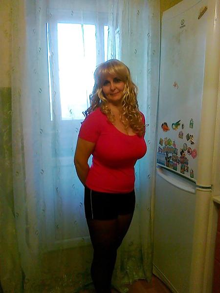 22P Busty Russian Woman 2054