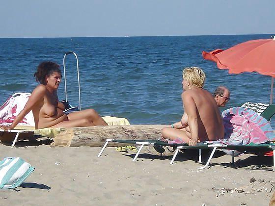 20P Naked beach 73.