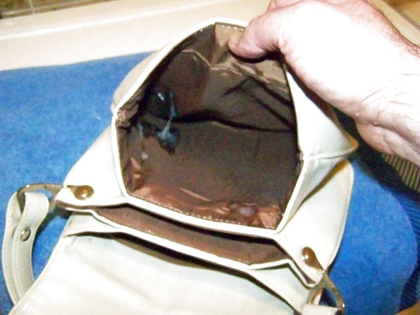 25P Hot leather handbag from the seventies 