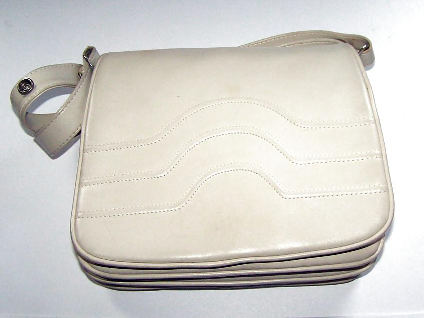 25P Hot leather handbag from the seventies 